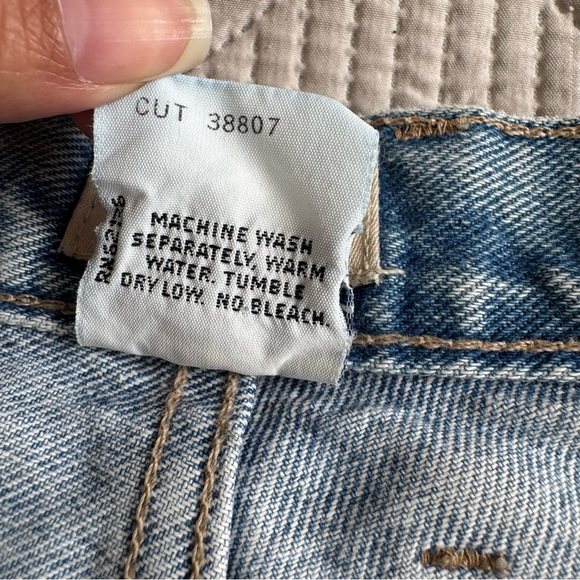 Guess Vintage High Rise Mom Jeans in Light Wash Waist Size 29 - Picture 6 of 7